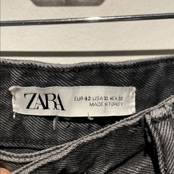 Zara Men’s Distressed Black  Denim Jeans - Picture 2 of 5